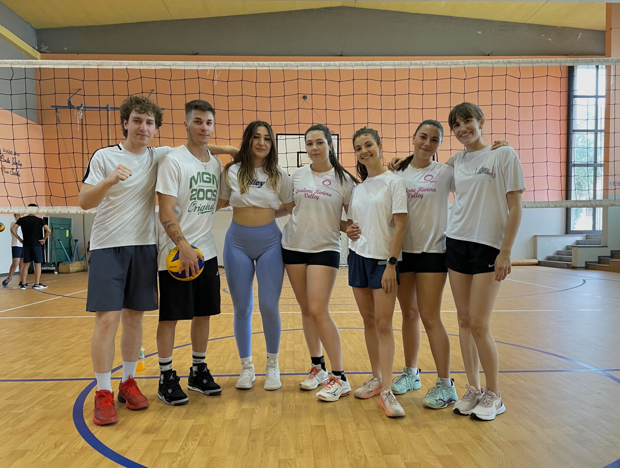 gruppo ragazzi campo pallavolo